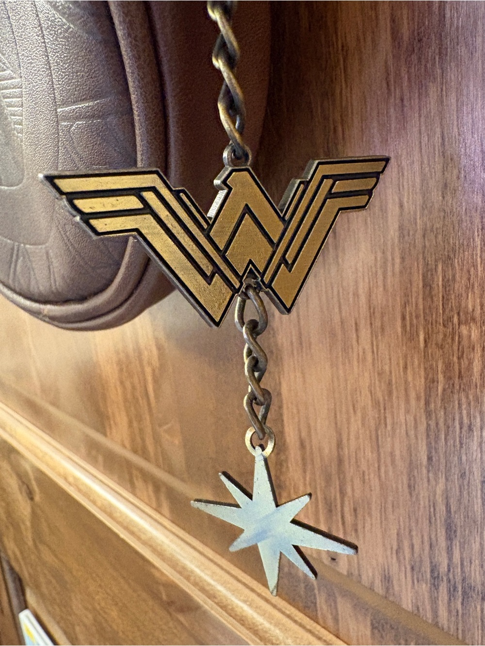 Wonder Woman Crossbody Bag - Picture 5 of 6